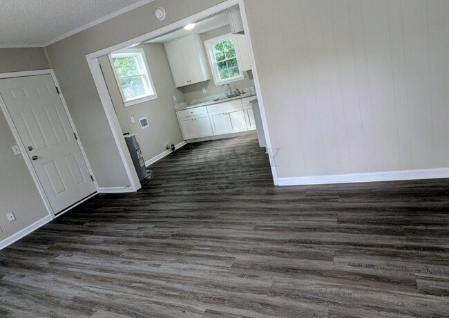 Building Photo - 1705 Evelyn Ave