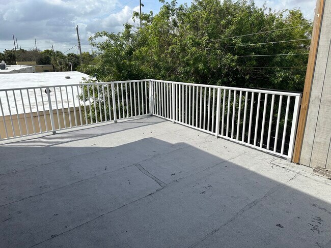 Foto del edificio - 5401 N Dixie Hwy