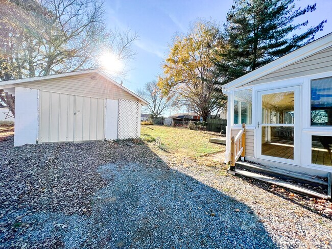 Garage/Backyard - 403 Weaver Ln