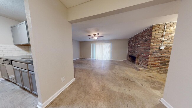 Interior Photo - Hemingway Heights - 3635-3645 Warwick Blvd