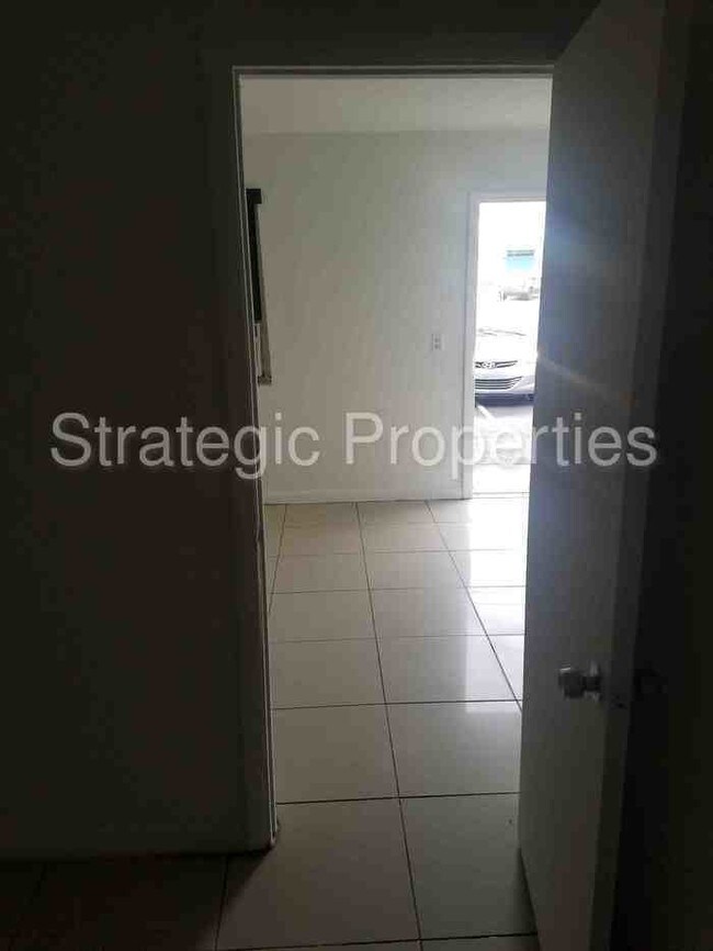 Foto del edificio - 5101 NW 24th Ave