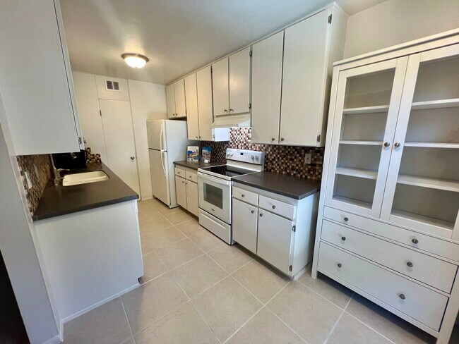 Building Photo - 4891 Collwood Blvd