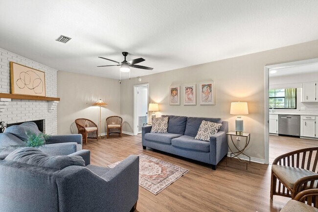 Foto del edificio - 129 Brookwood Ln