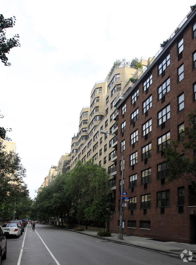 Building Photo - The Jefferson