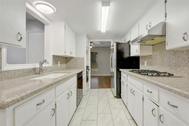 Building Photo - 305 Starbright Dr