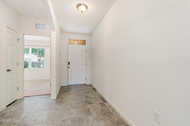Foto del edificio - 899 Forest Trace Cir