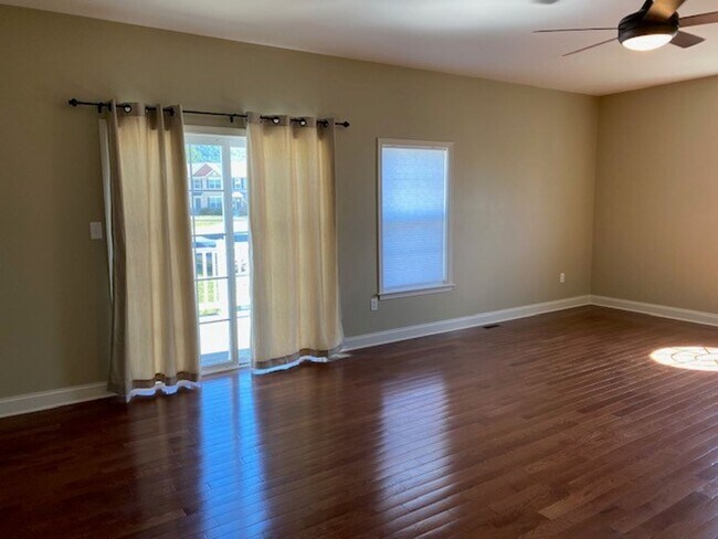 Building Photo - 3 Bedroom 3.5 Bath Town-Home For Rent In C...