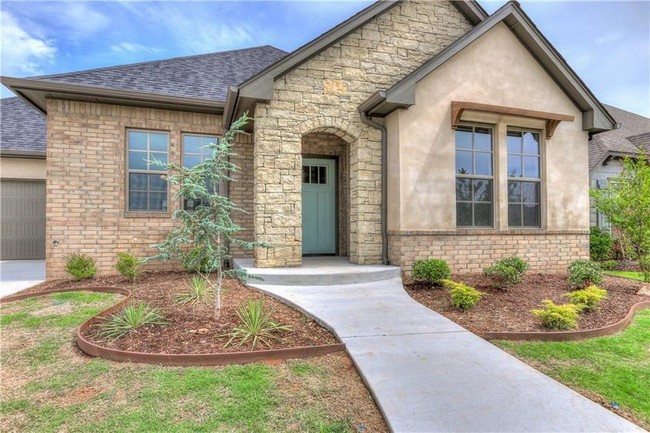 Building Photo - Stunning 4 bedroom home in Cobblestone Curve.