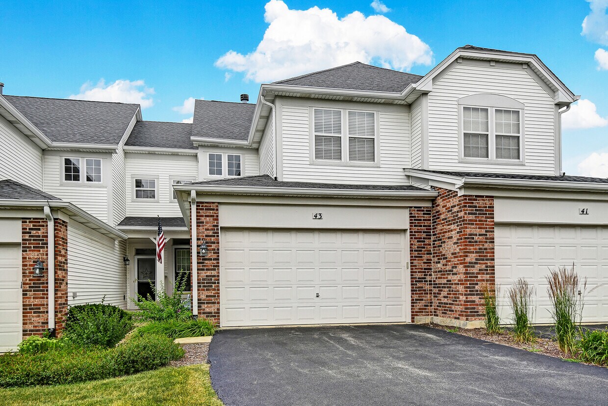 Primary Photo - 43 Tanglewood Dr