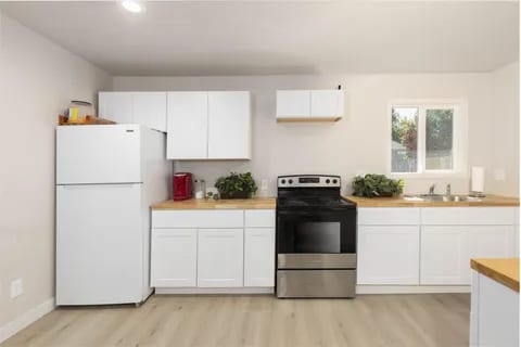 Building Photo - 53 SW Eastern Ave