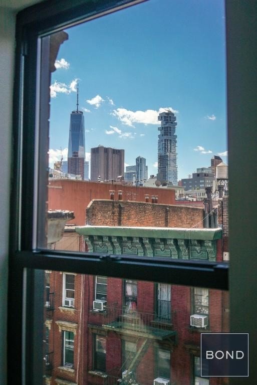 Building Photo - 164 Mott St