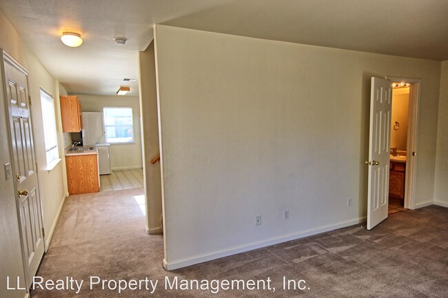 Building Photo - 595 Sunny Ln