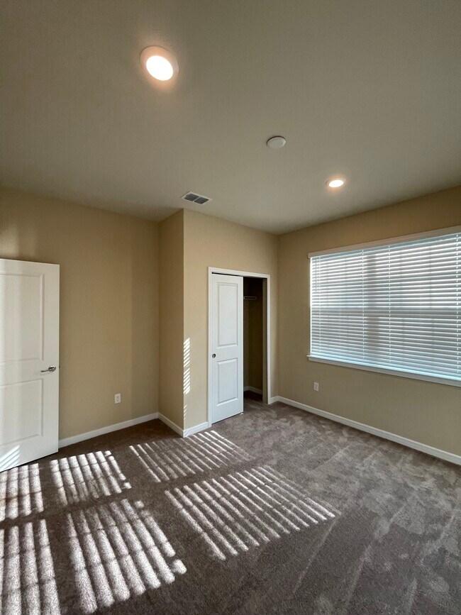 Building Photo - 5408 Log Grove Ln