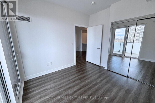 Photo du bâtiment - 4130 Parkside Village Dr