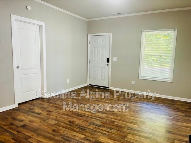 Building Photo - 418 Orange St