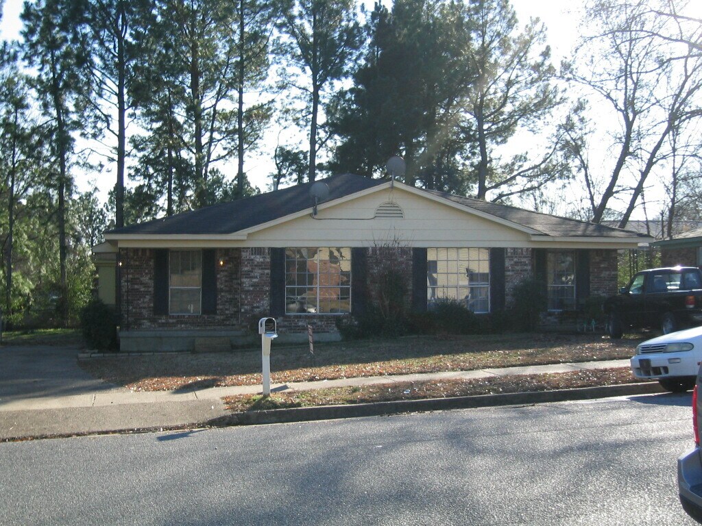Primary Photo - 6441 Gillespie Rd