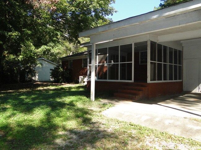 estacionamiento techado - 1301 W Main St