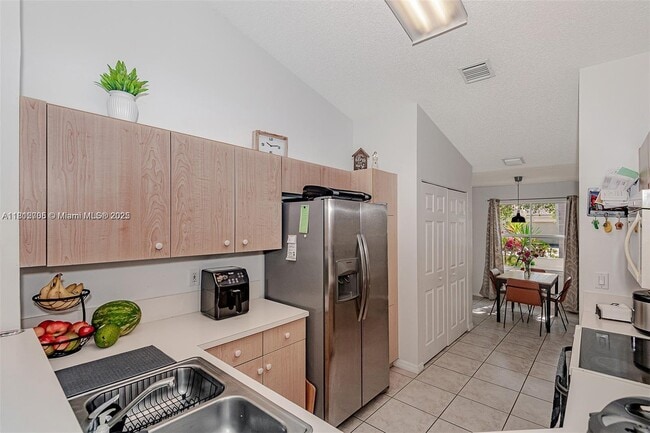 Building Photo - 1641 Zenith Way