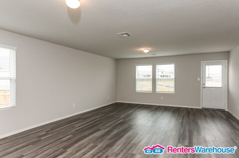 Foto del edificio - 4 bedroom / 2 bath in Highland Grove