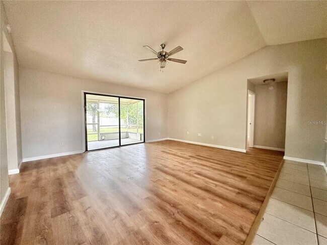 Foto del edificio - 896 Mentmore Cir