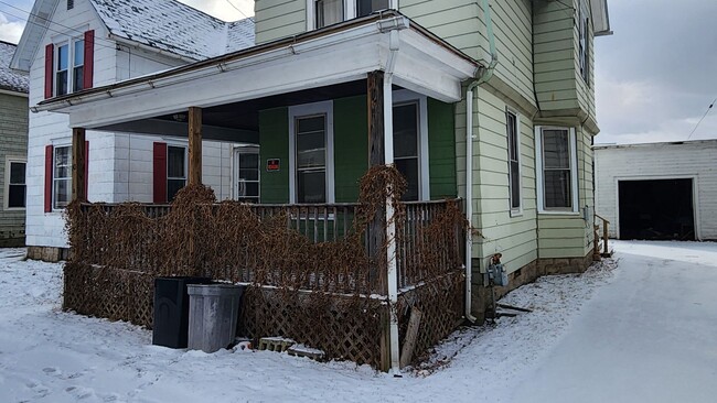 Building Photo - Three Bedroom Single Family House Is Now A...