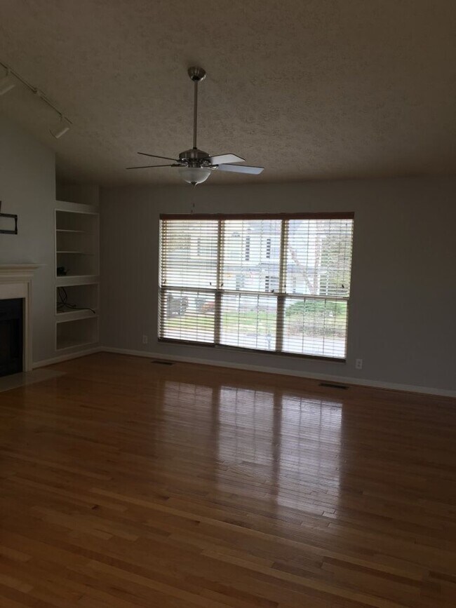 Building Photo - Large Hermitage Home on corner lot.