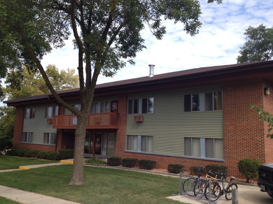 1156 W Carriage Dr, Whitewater, WI 53190 Apartments in Whitewater, WI