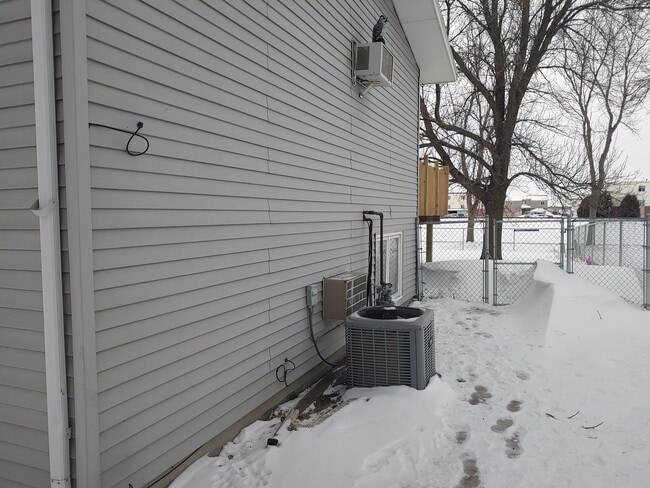 Building Photo - 3103 Covent Garden St S