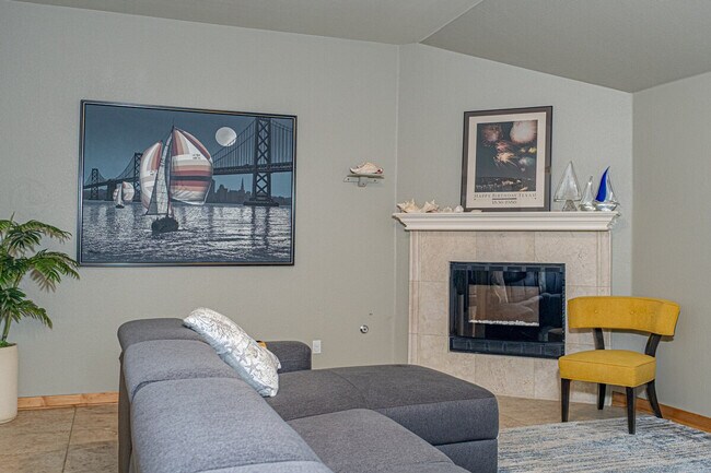 Building Photo - 10313 Snapdragon Dr