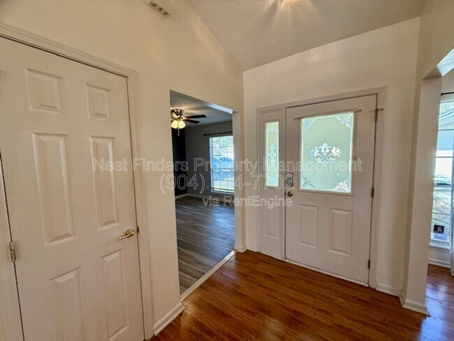 Foto del edificio - 7698 Fawn Lake Dr S