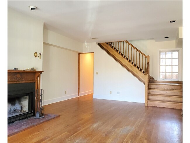 Building Photo - 1002 Wawaset St