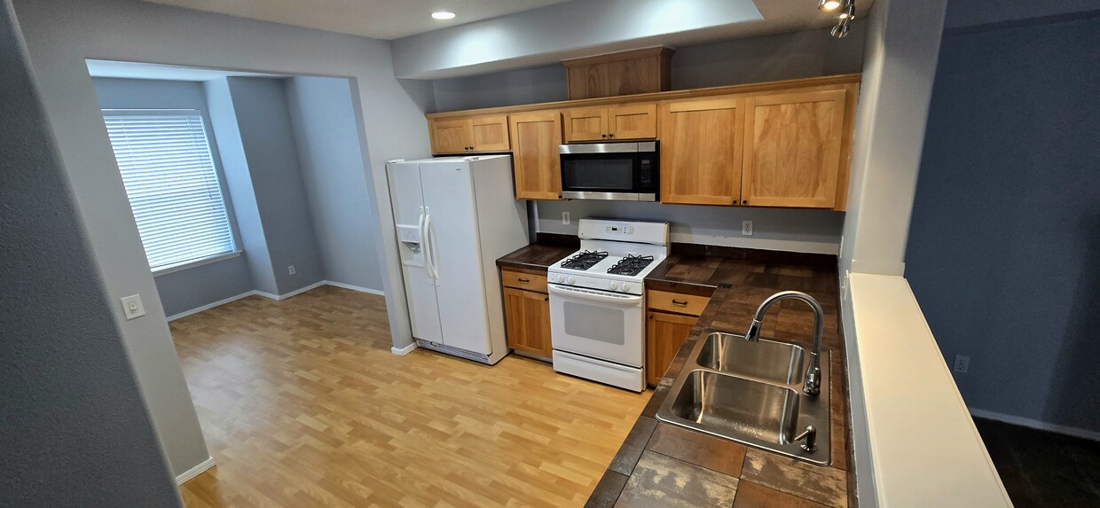 Kitchen - 13013 SW Caddy Pl