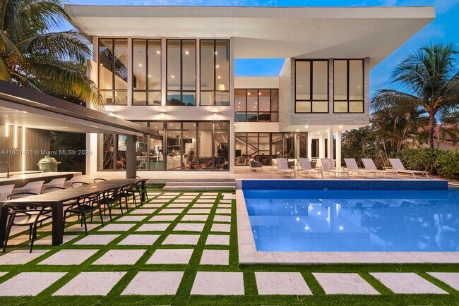 Foto del edificio - 521 Holiday Dr