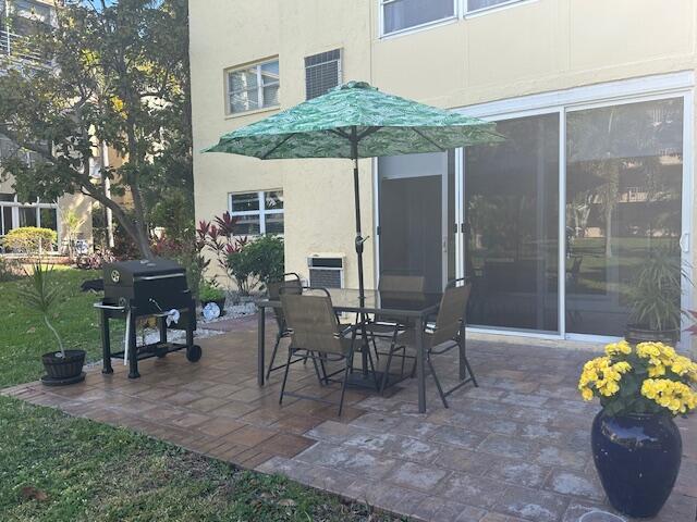 Foto principal - 2615 NE 3rd Ct