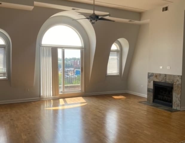 Building Photo - 2618 W Diversey Ave