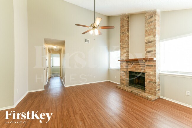 Foto del edificio - 13630 Alon Ln