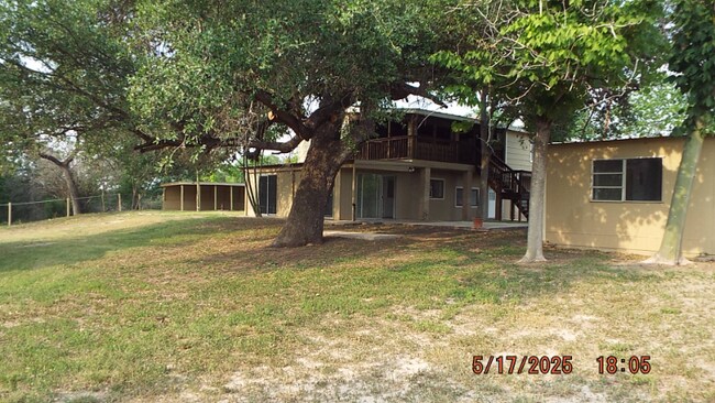 Foto del edificio - 13787 Macdona Lacoste Rd