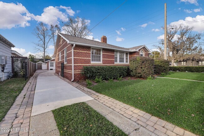 Foto del edificio - 1427 River Oaks Rd