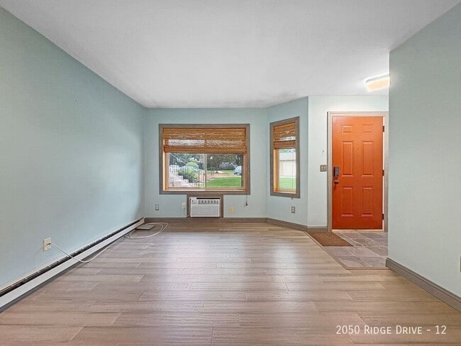 Building Photo - 2050 Ridge Dr