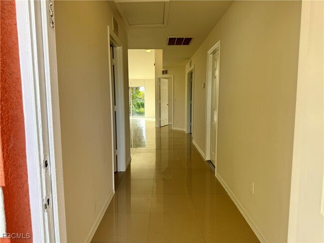 Foto del edificio - 10743 Robinson St