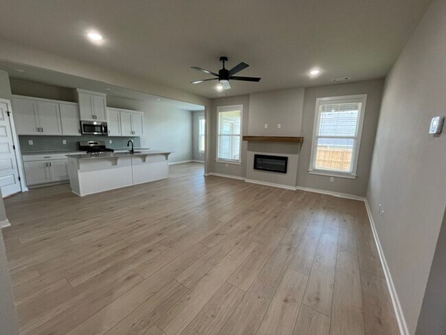 Foto del edificio - Great 4 bedroom New Construction!