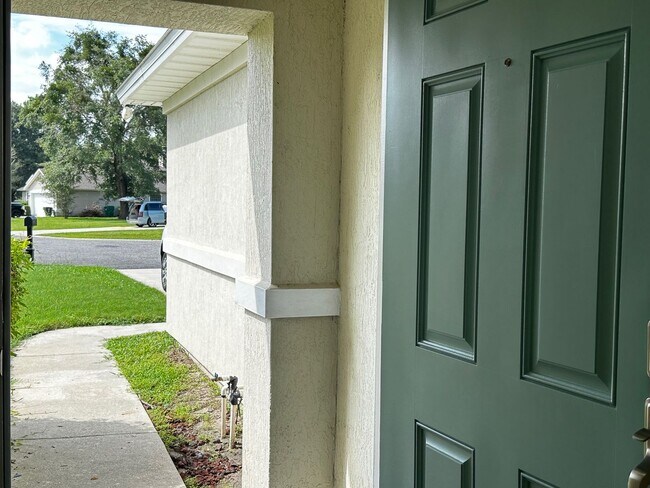 Foto del edificio - Close to Shopping, Restaurants, Schools & Beach!