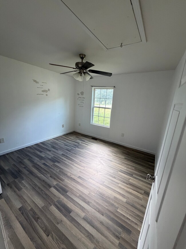 Building Photo - 144 Faith Cir