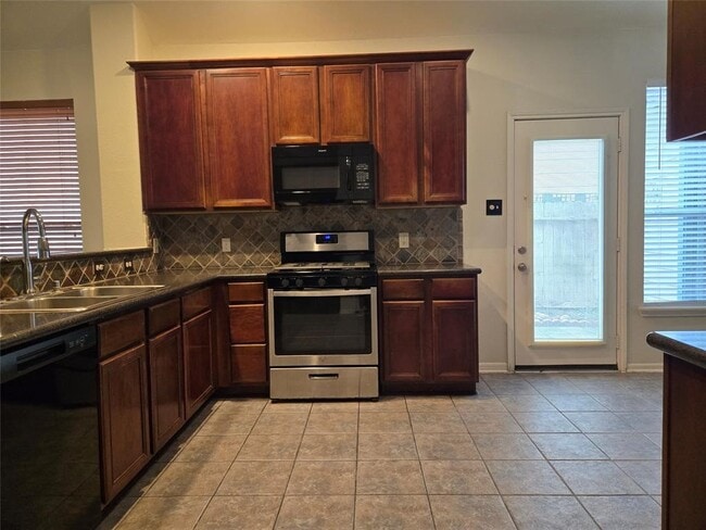 Foto del edificio - 21619 Shallow Glen Ln