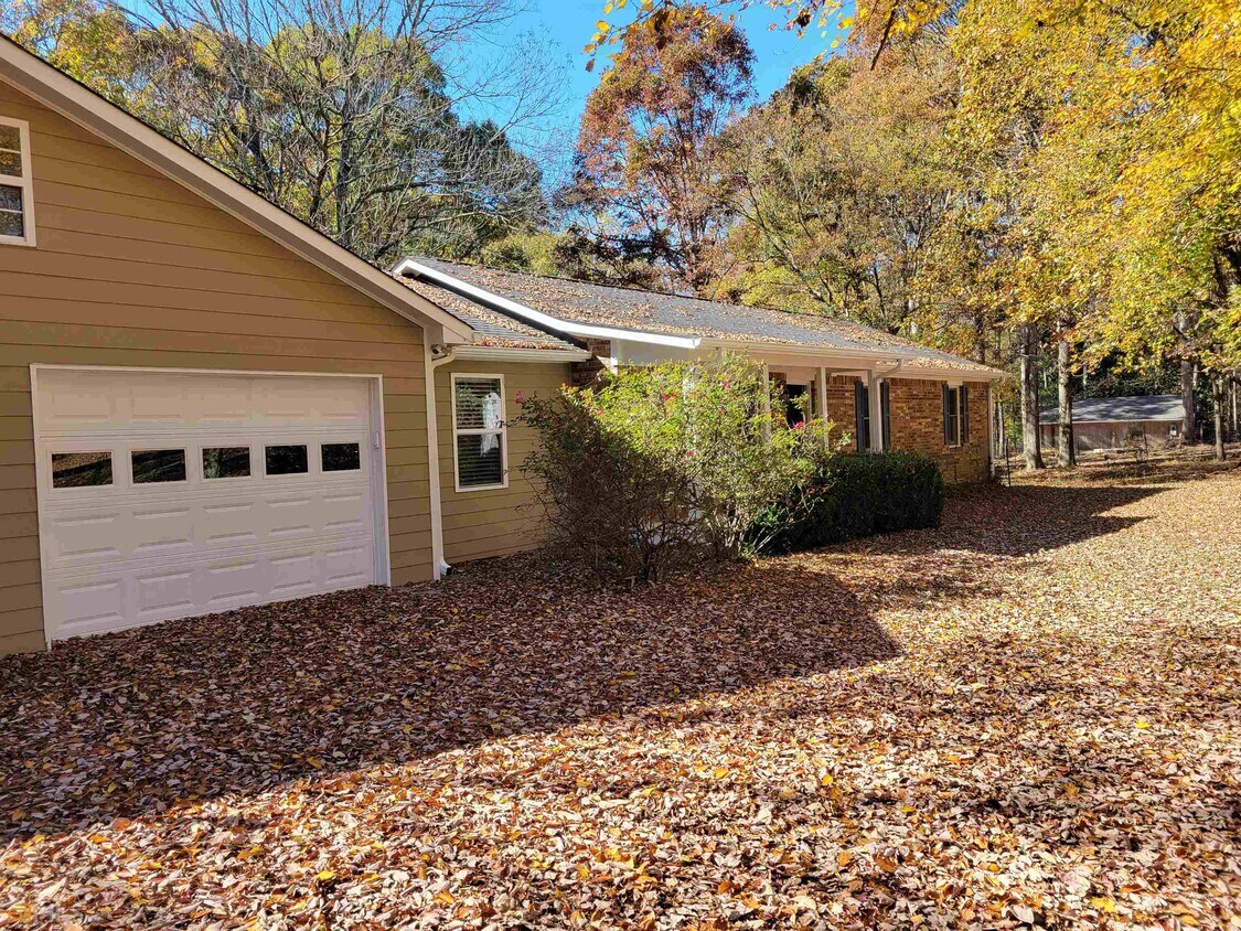 220 W Union Grove Cir, Auburn, GA 30011 House Rental in Auburn, GA