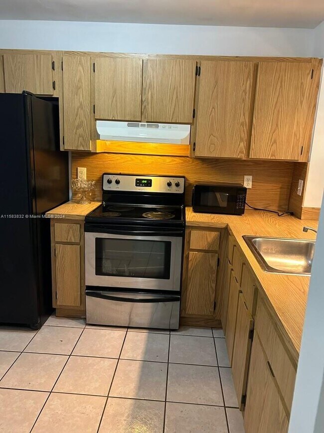 Foto del edificio - 20810 NE 8th Ct