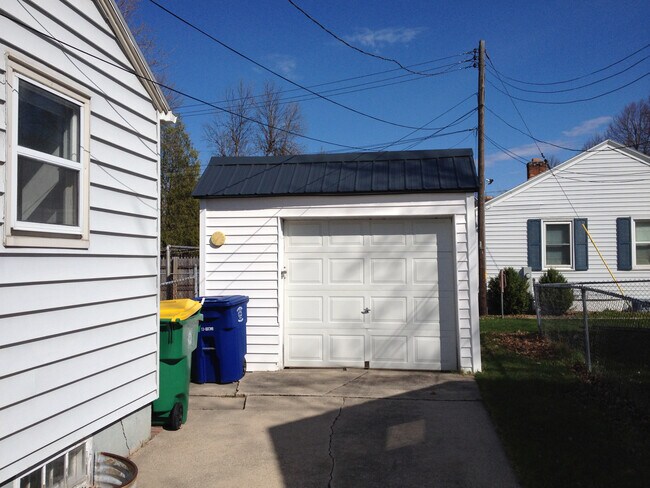 Building Photo - 1619 14th Ave