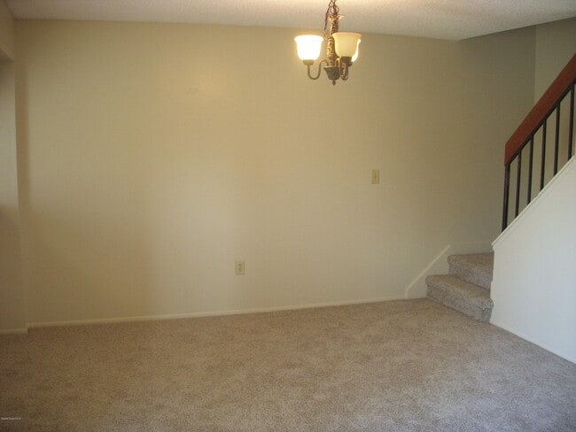 Building Photo - 1000 Abada Ct NE