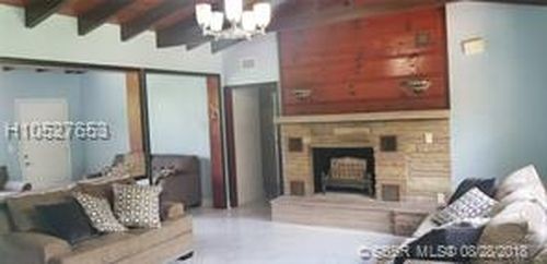 Foto del edificio - 9425 NW 2nd Pl
