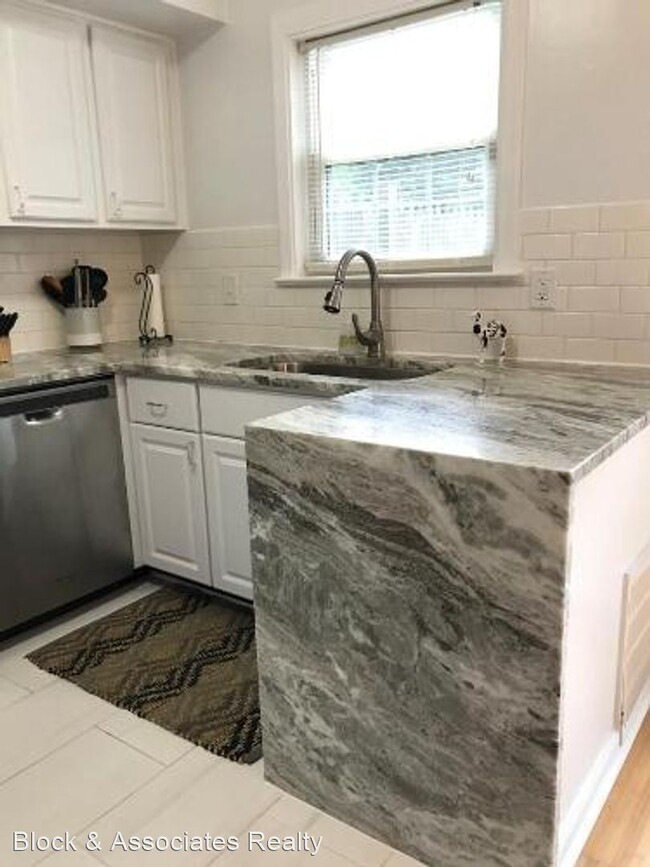 Building Photo - 2 br, 1.5 bath House - 3735 Jamestown Circle